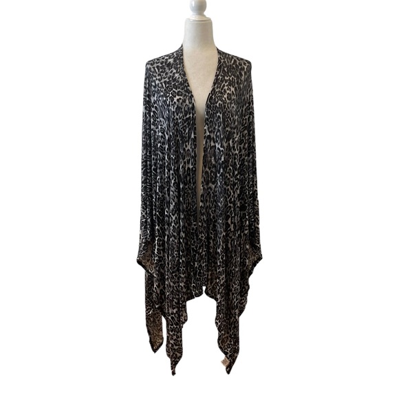 NWT Neli Hamilton Knits Animal Print Hacci Wrap Sz. OS - Picture 1 of 9